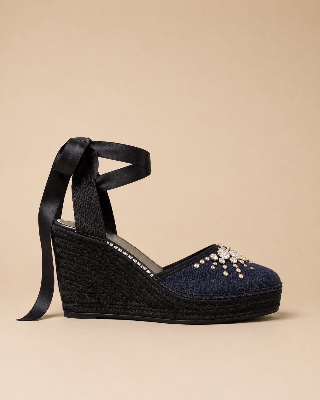 Alpargata de cuña negra para mujer con lazo y pedrería elegante, Mandy